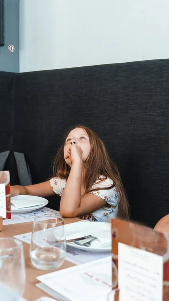 Famille Dînant Dans Café — Photo