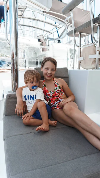 Bambini Che Giocano Uno Yacht — Foto Stock