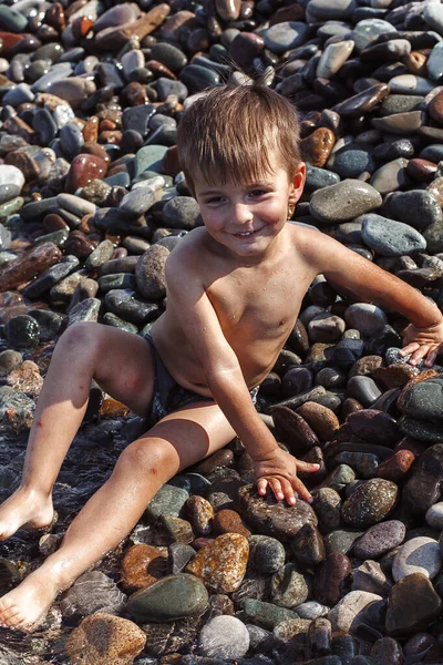 Niños Nadando Orilla Del Mar — Foto de Stock