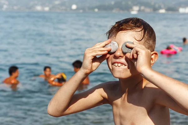 Niños Nadando Orilla Del Mar — Foto de Stock