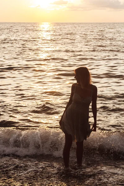 Girl Walking Seashore Sunset — Stock Photo, Image