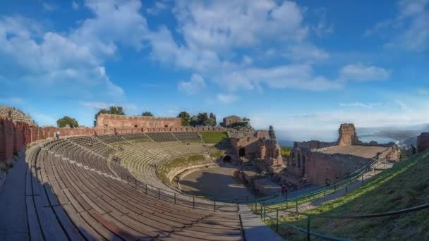 Cinemthe 4k.Romjai az ókori görög színház Taormina, Szicília, Olaszország — Stock videók