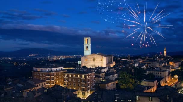 Cinemagraph.Nachtaufnahme und Feuerwerk vom Aussichtspunkt Belvedere, Perugia, Italien — Stockvideo