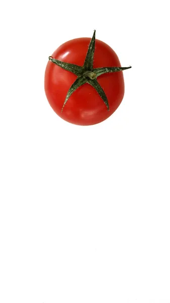 Tomate Cereja Vermelho Maduro Com Estacas Folhas Verdes Isoladas Nutrição — Fotografia de Stock