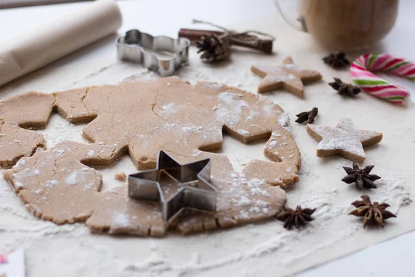 Cuisson Pain Épice Dans Cuisine Ambiance Noël Images De Stock Libres De Droits