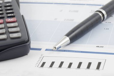 Hesap makinesi ve kalem ile istatistiksel bilgi görüntü