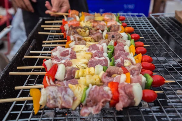 Barbacoa parrilla en la calle —  Fotos de Stock