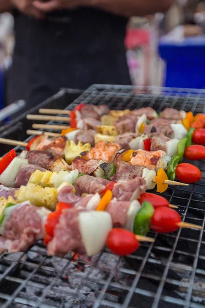 Barbacoa parrilla en la calle —  Fotos de Stock