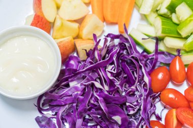 kırmızı lahana salatası