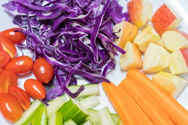 kırmızı lahana salatası