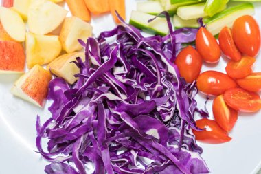 kırmızı lahana salatası