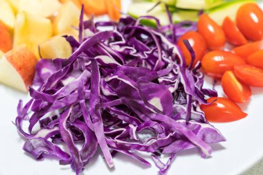 kırmızı lahana salatası