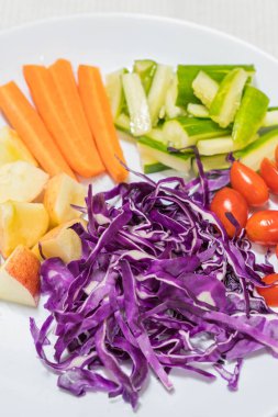 kırmızı lahana salatası