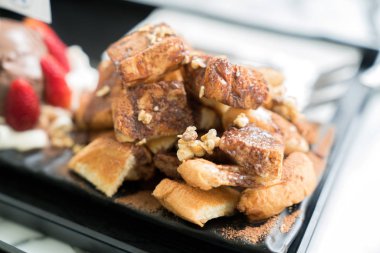 Tatlım Santos ekmek ve çikolatalı dondurma