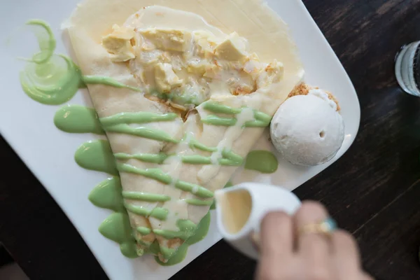 Crepe durian and ice-cream — Stock Photo, Image