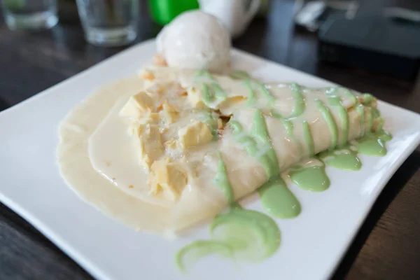 Crepe durian and ice-cream — Stock Photo, Image