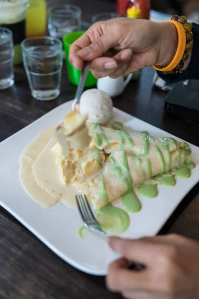 Crepe durian and ice-cream — Stock Photo, Image