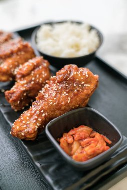 Kore kızarmış chicke