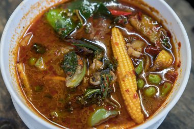 Vahşi köri Tay geleneksel yiyecek çok sıcak ve baharatlı