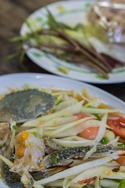 Yengeçli Papaya salatası