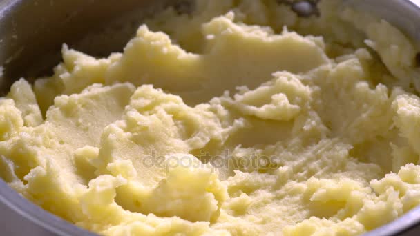 Pot of mashed potato — Stock Video