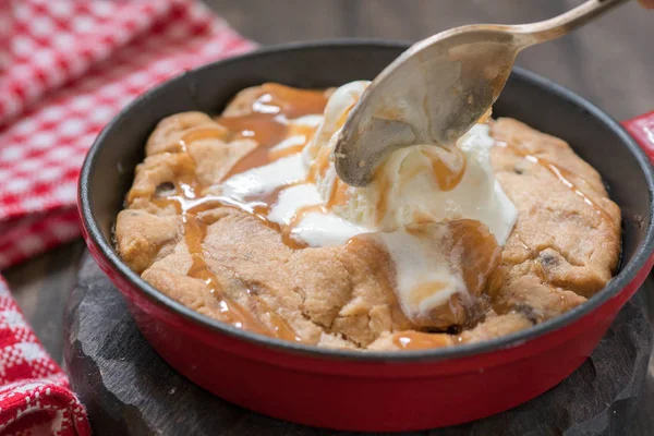 Cookie-Eis hausgemacht auf heißer Pfanne. — Stockfoto