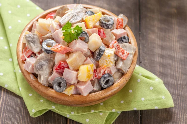 Potato salad with ham, mushroom, pepper, olive, crab — Stock Photo, Image