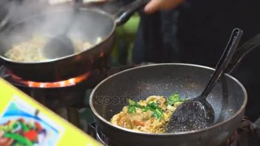 Tampon Tay Pişirme aşçı Pirinç Noodle ile karides tavada kızartılmış