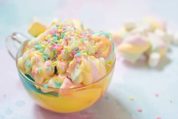 Warme chocolademelk van de regenboog. Unicorn voedsel — Stockfoto