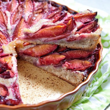 Düşük carb tatlı. Erik pasta badem hamur ile