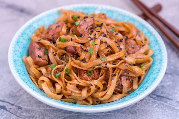 Stir Fried noodle with pork in soy sauced — Stock Photo, Image