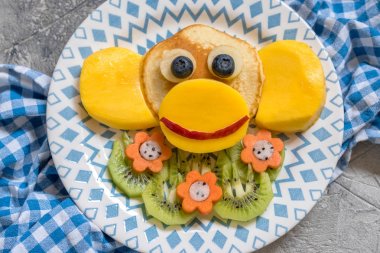 Komik maymun çocuklar Kahvaltıda krep