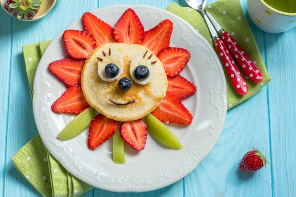 Pancakes with berries for kids — Stock Photo, Image