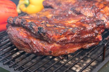 Izgarada domuz pirzolası..