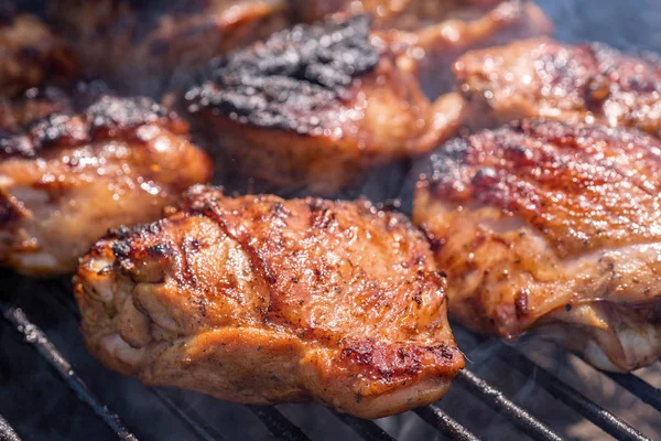 Grilled chicken thigh on the grill — Stock Photo, Image