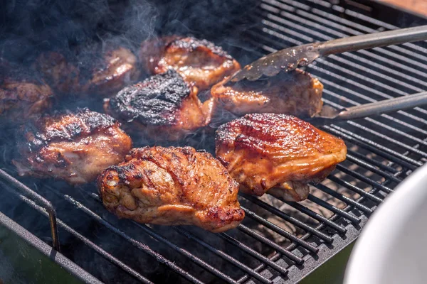 Grilled chicken thigh on the grill — Stock Photo, Image