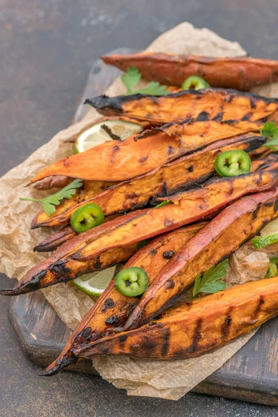 Roasted sweet potatoes on the grill — Stock Photo, Image