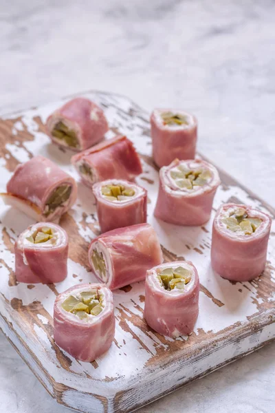 Jambon ve turşu Roll up