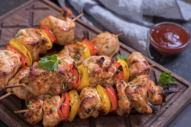 Biberli ızgara domuz kebabı.