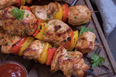 Biberli ızgara domuz kebabı.