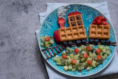 Waffle çocuklar için çilek ile