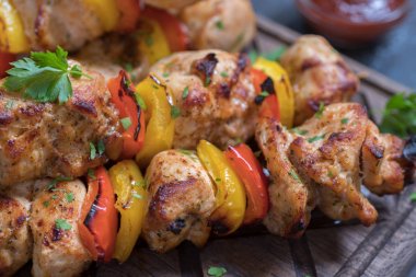 Biberli ızgara domuz kebabı.