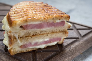 ızgara jambon ve peynir