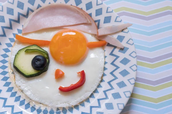 Komik korsan kızarmış yumurta