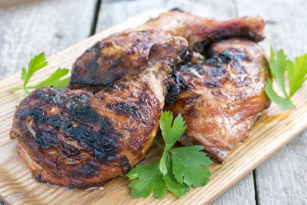 Kaki ayam panggang dengan thyme — Stok Foto