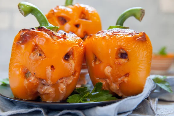 Cadılar Bayramı için komik doldurulmuş biber