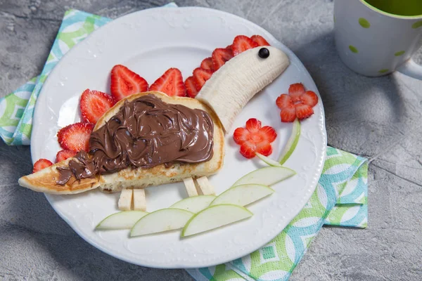 Şirin dinozor şekilli krep.