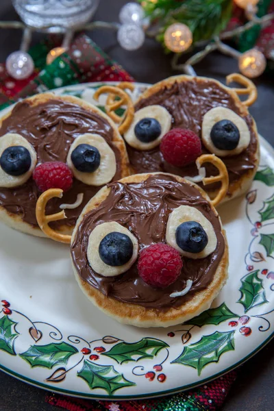 Noel eğlenceli çocuklar için gıda. Ren geyiği gözleme