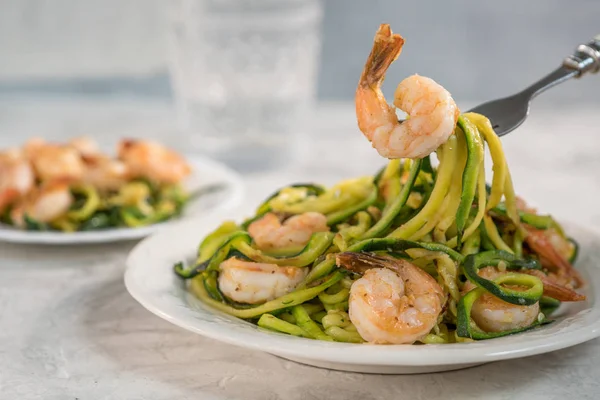 Skinny Shrimp Scampi with Zucchini Noodles — Stock Photo, Image