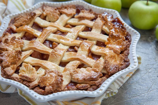 Традиционный американский яблочный пирог — стоковое фото